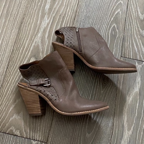 BRAND NEW Dolce Vita leather booties - Picture 8 of 10